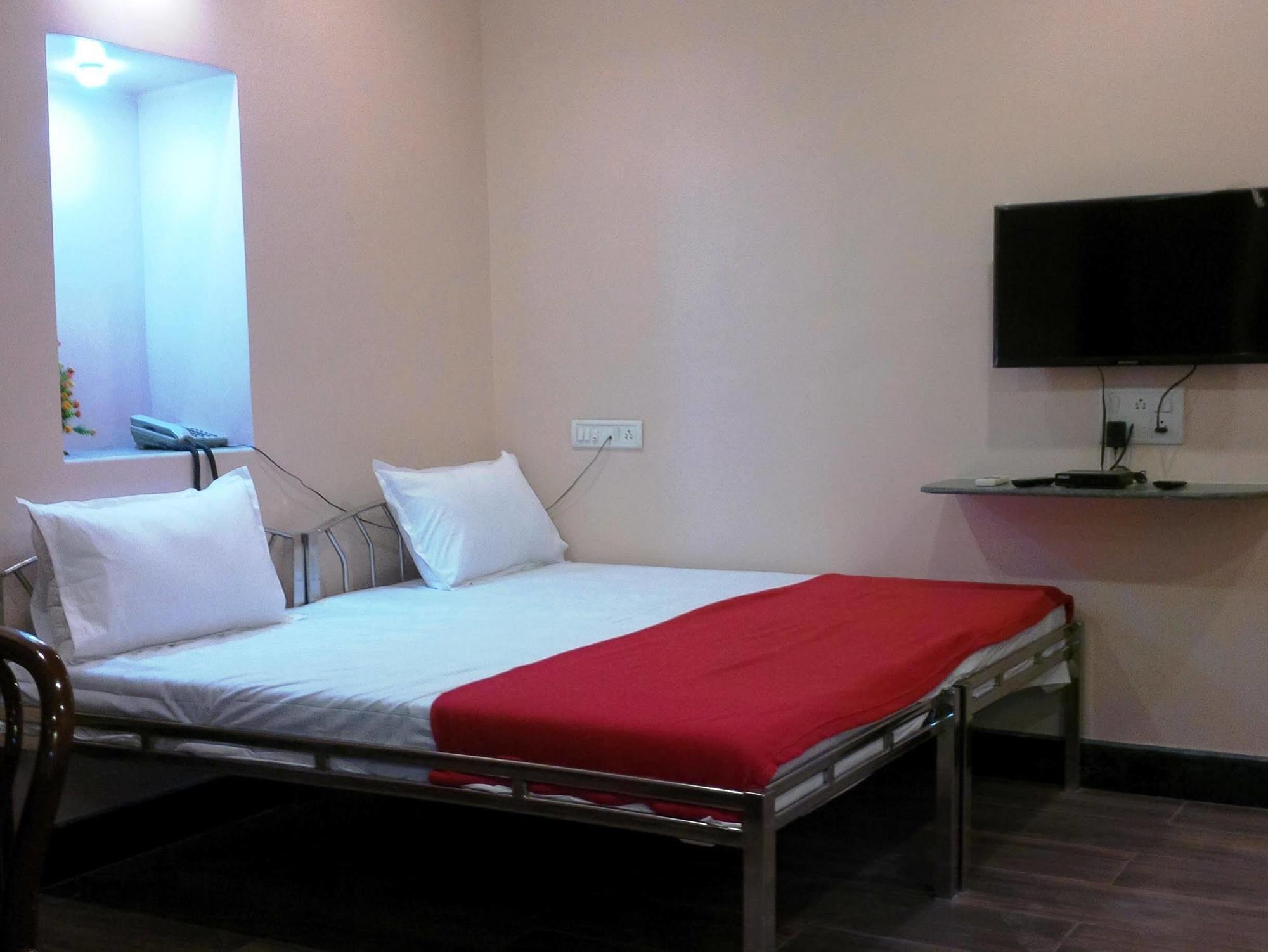 Hotel Blue Bird Colaba Mandve Екстер'єр фото