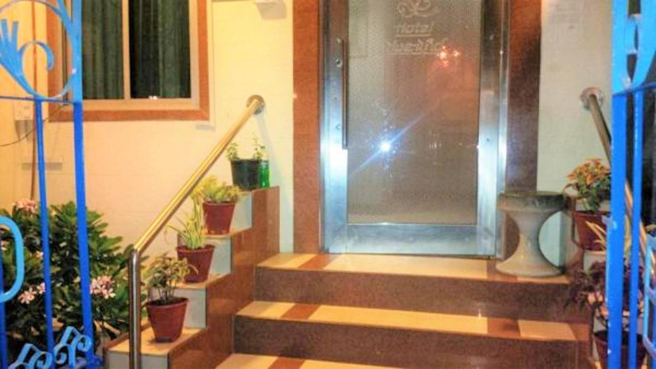 Hotel Blue Bird Colaba Mandve Екстер'єр фото