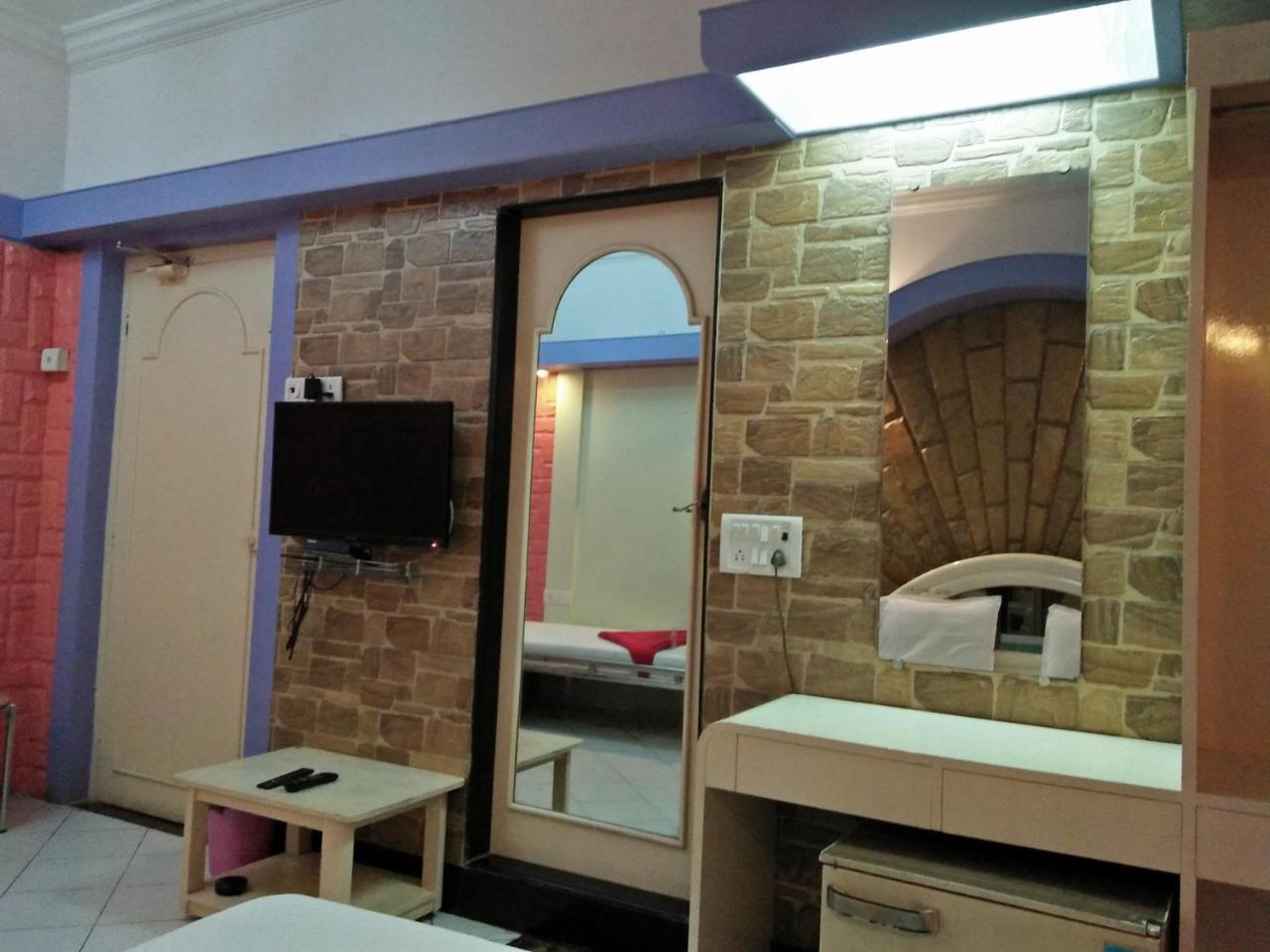 Hotel Blue Bird Colaba Mandve Екстер'єр фото