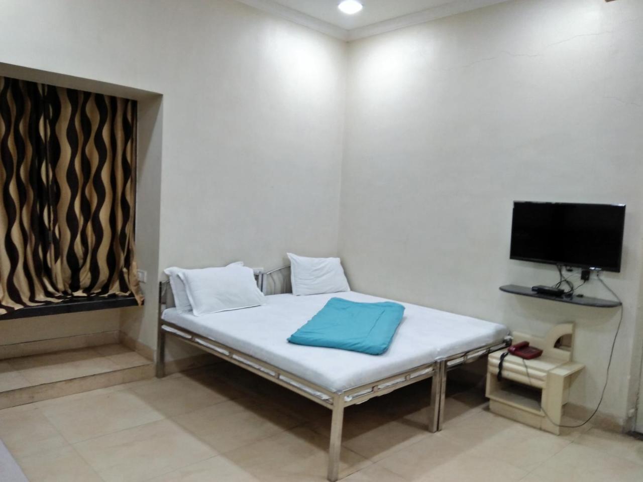Hotel Blue Bird Colaba Mandve Екстер'єр фото