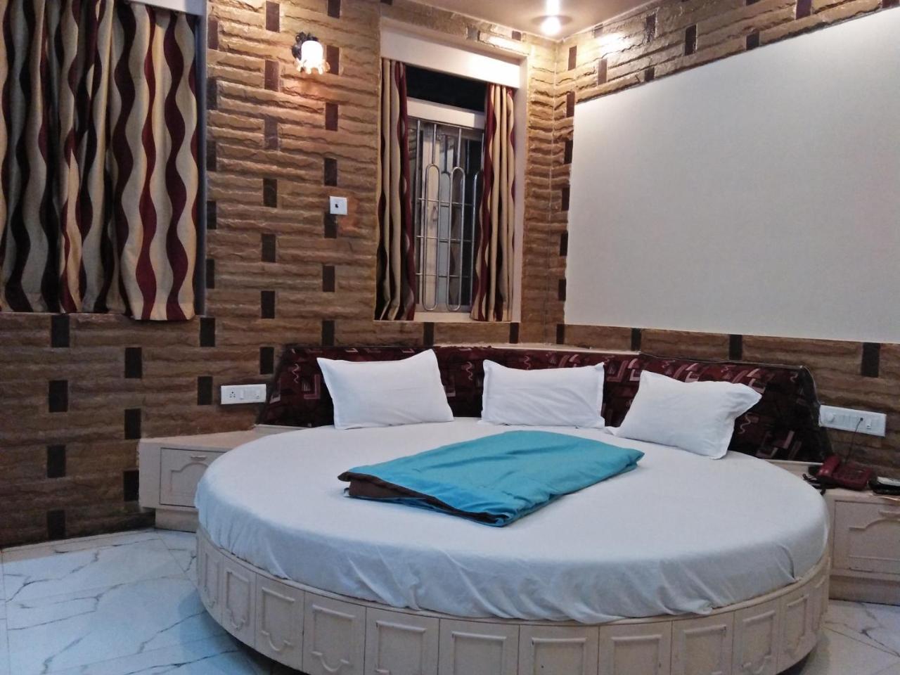 Hotel Blue Bird Colaba Mandve Екстер'єр фото