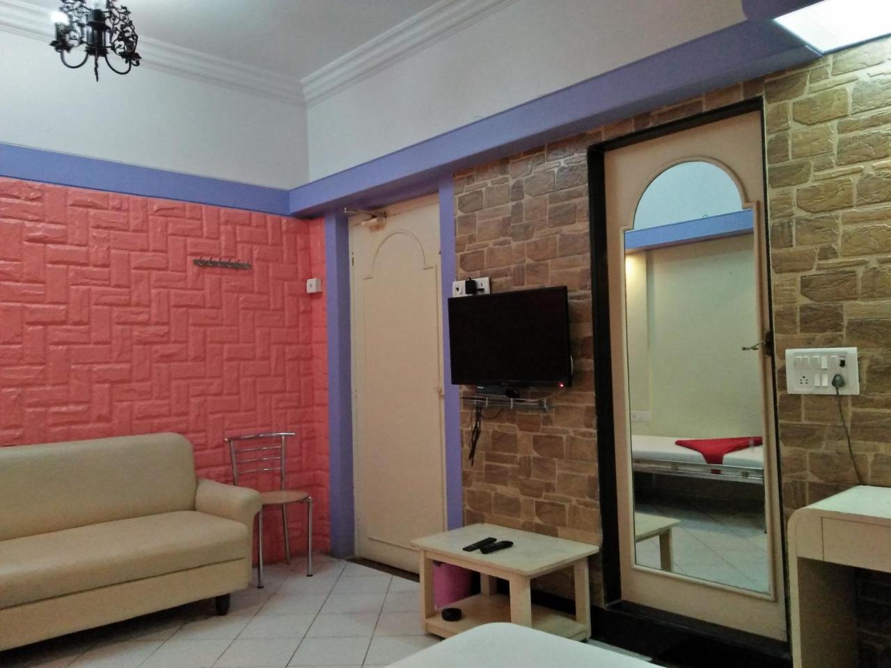 Hotel Blue Bird Colaba Mandve Екстер'єр фото