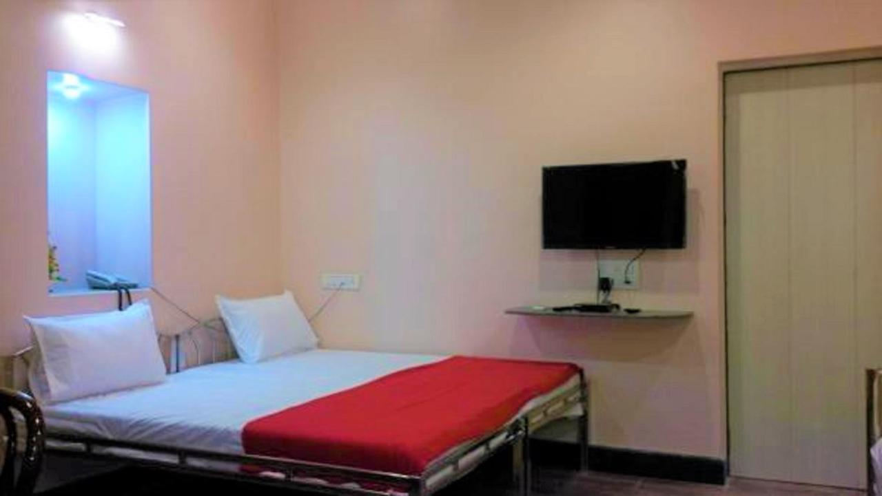 Hotel Blue Bird Colaba Mandve Екстер'єр фото