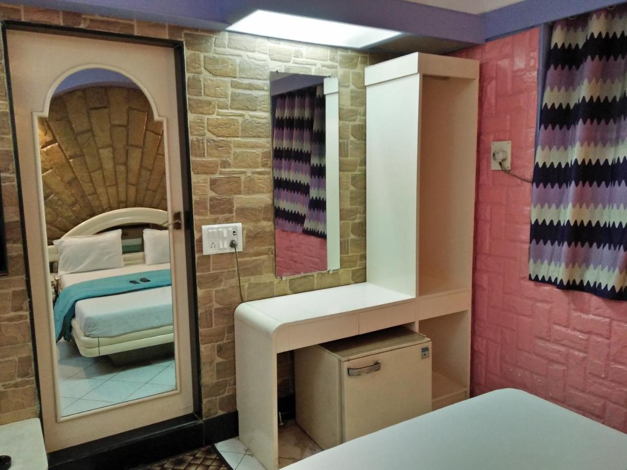Hotel Blue Bird Colaba Mandve Екстер'єр фото
