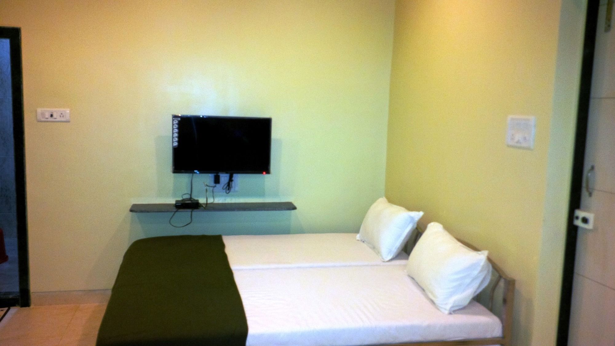 Hotel Blue Bird Colaba Mandve Екстер'єр фото